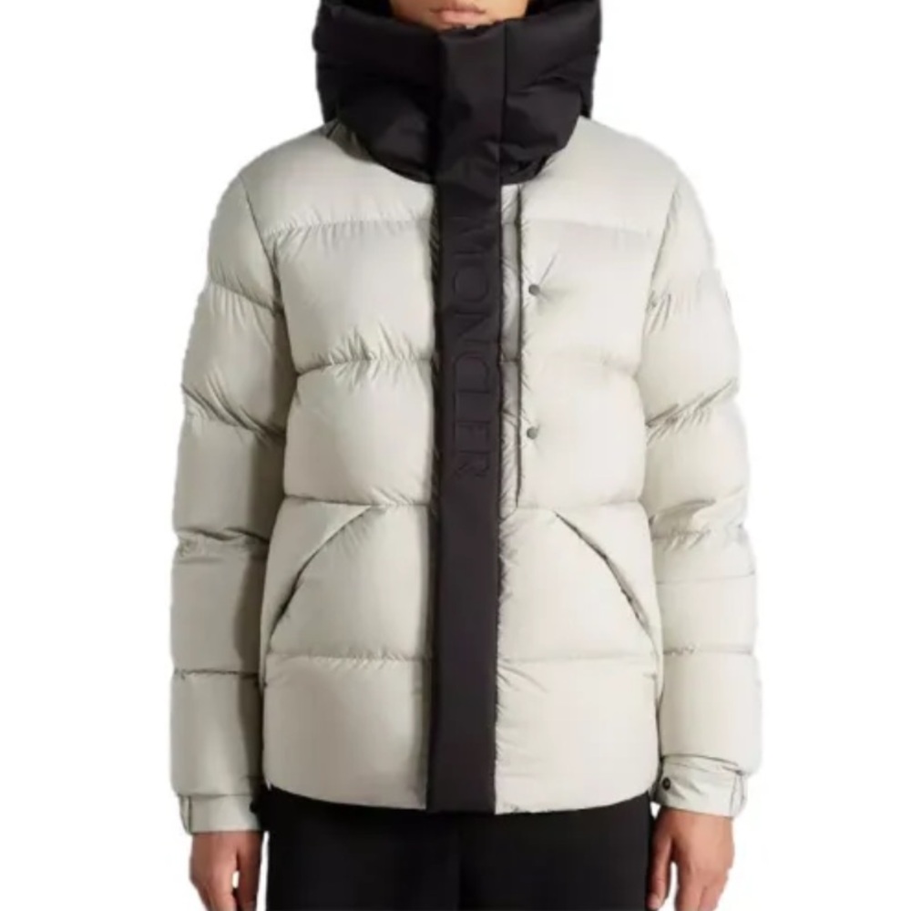 Moncler Down Jacket Women’s Size 2/Medium